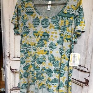 LuLaRoe Classic T Shirt - L